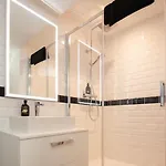 Loft De Gamme Design Avec Climatisation דירה איימט
